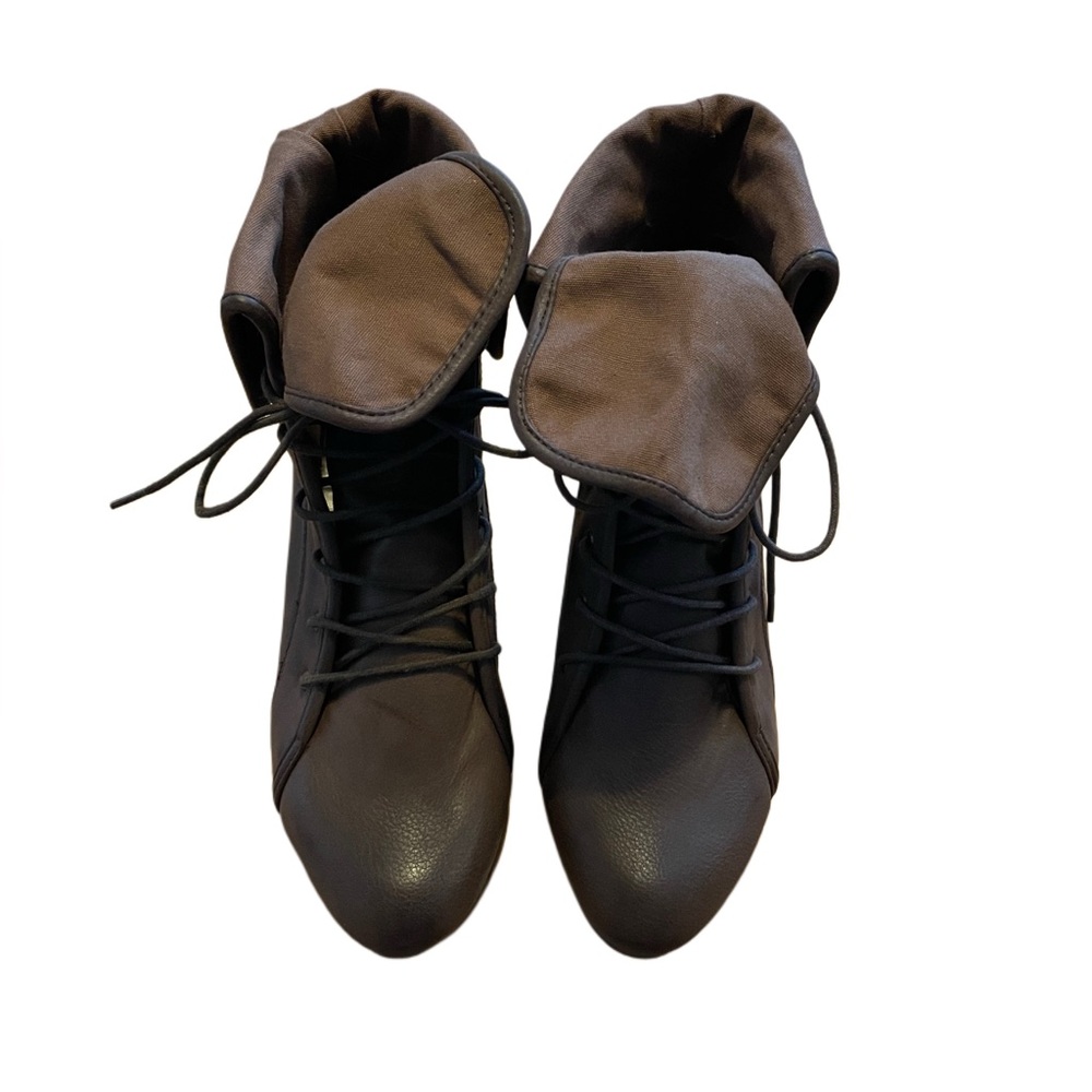 NWT Forever 21 Brown Size 9 Faux Leather Lace-Up Fold-Over Ankle Boots